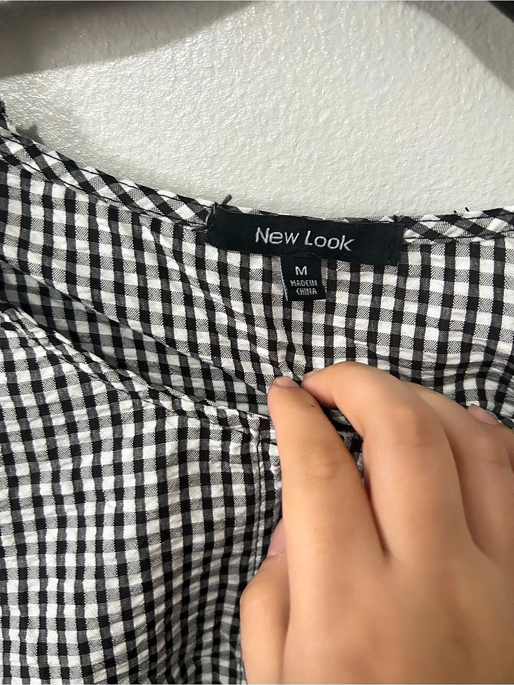 New Look Black & White Gingham Tie-Front Crop Top Medium - Picture 2 of 2